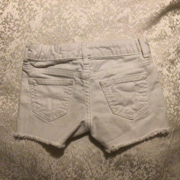 Gap Distressed White Denim Shorts, Size 5 - Picture 2 of 3
